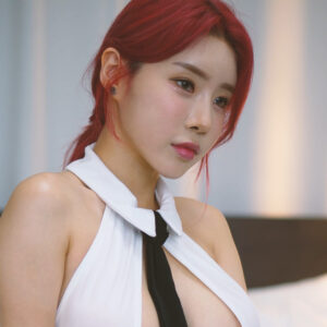 Scarlett Lee — Sensual Charm in Motion